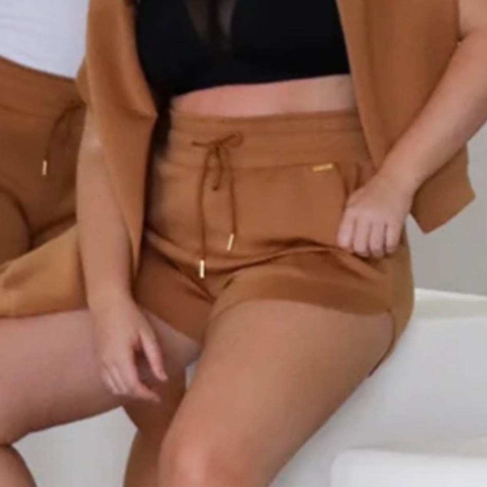 Cleo Harper Manhattan Short in Russet